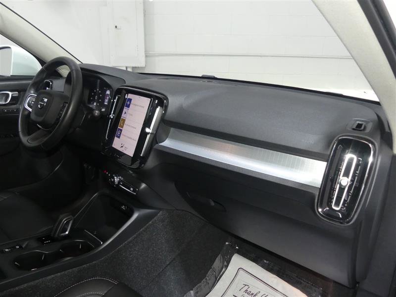 Used 2021 Volvo XC40 T5 Momentum w/ Climate Package image 25