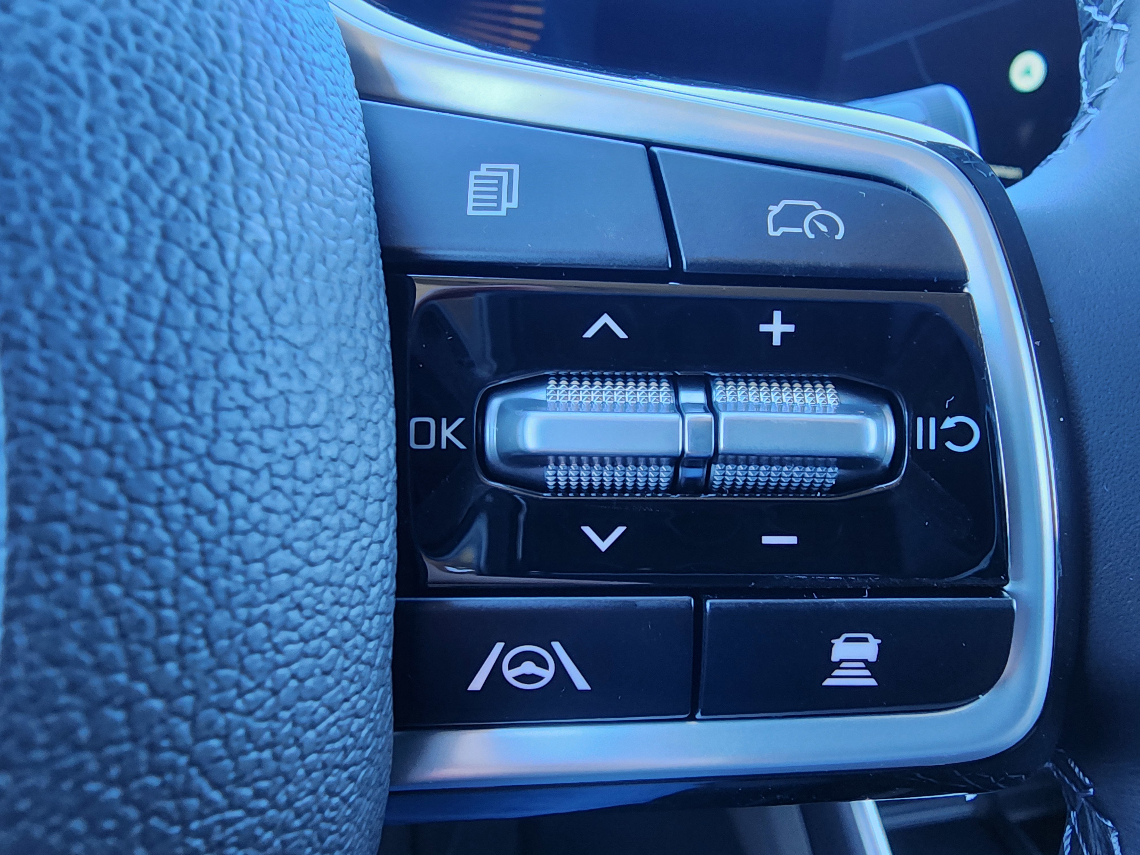 New 2026 Kia Carnival EX image 17