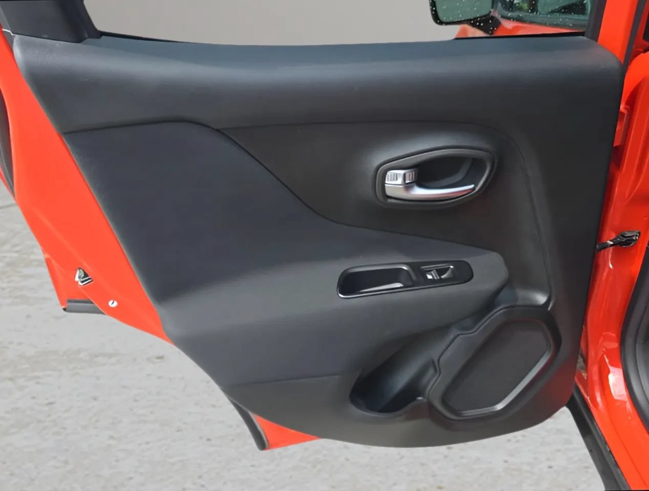 Used 2019 Jeep Renegade Latitude w/ Cold Weather Group AWD/4WD image 11