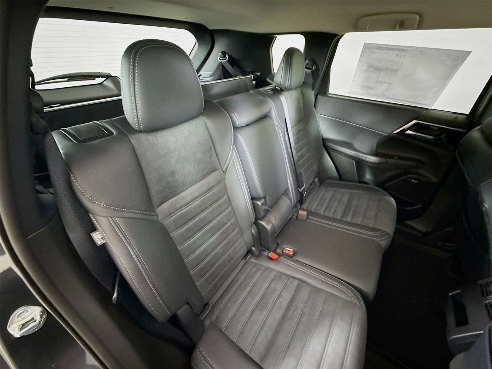 New 2026 Mitsubishi Outlander SE image 26