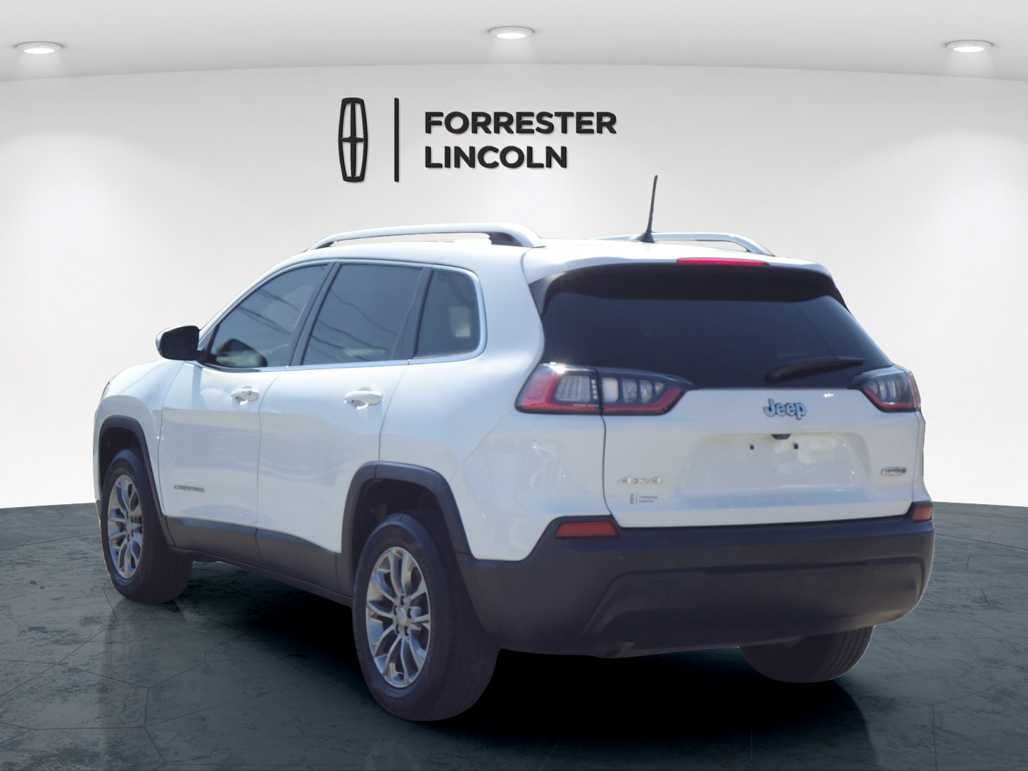 Used 2020 Jeep Cherokee Latitude Plus w/ Cold Weather Group AWD/4WD image 5