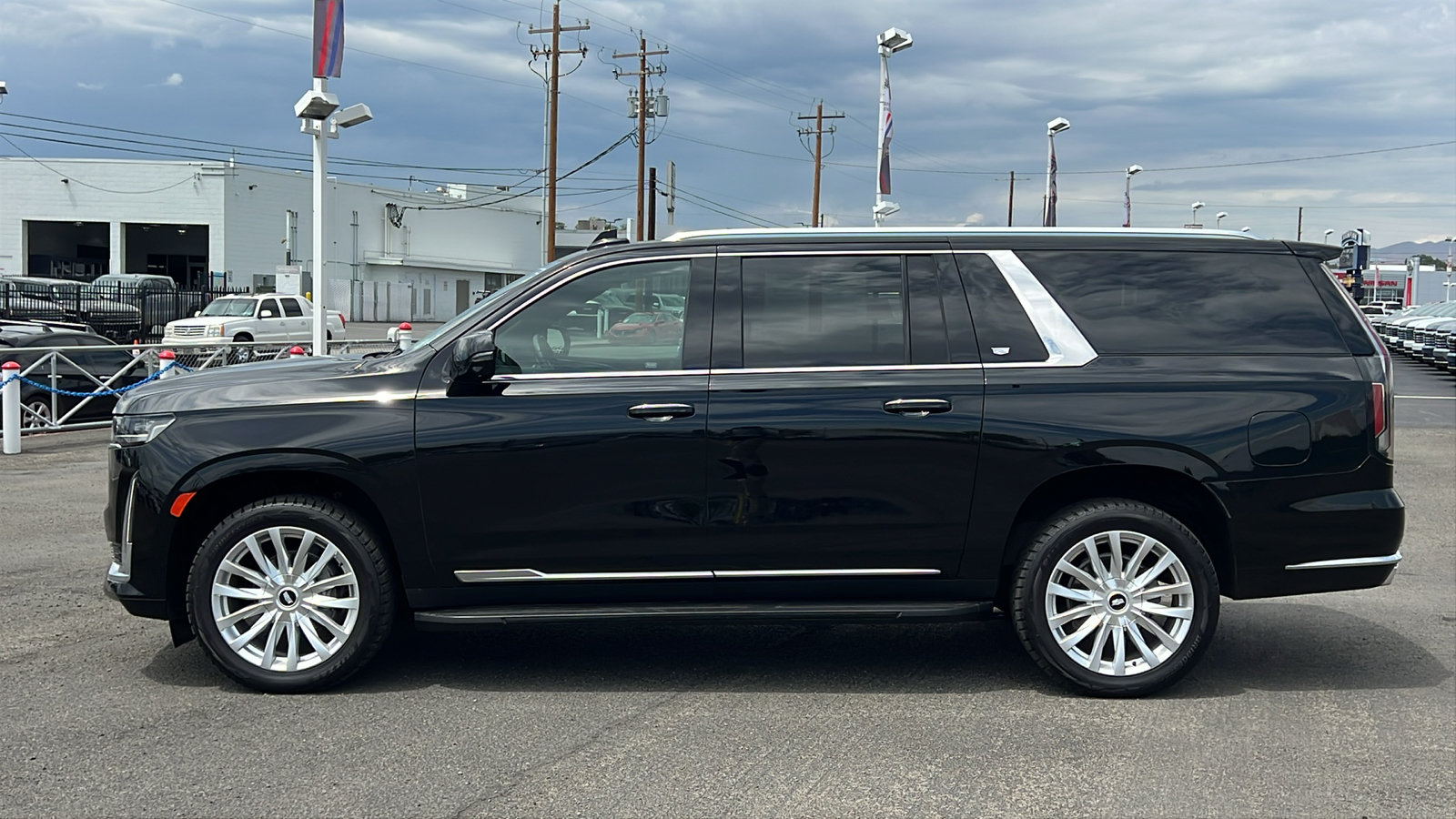 Used 2022 Cadillac Escalade ESV Luxury AWD/4WD image 8