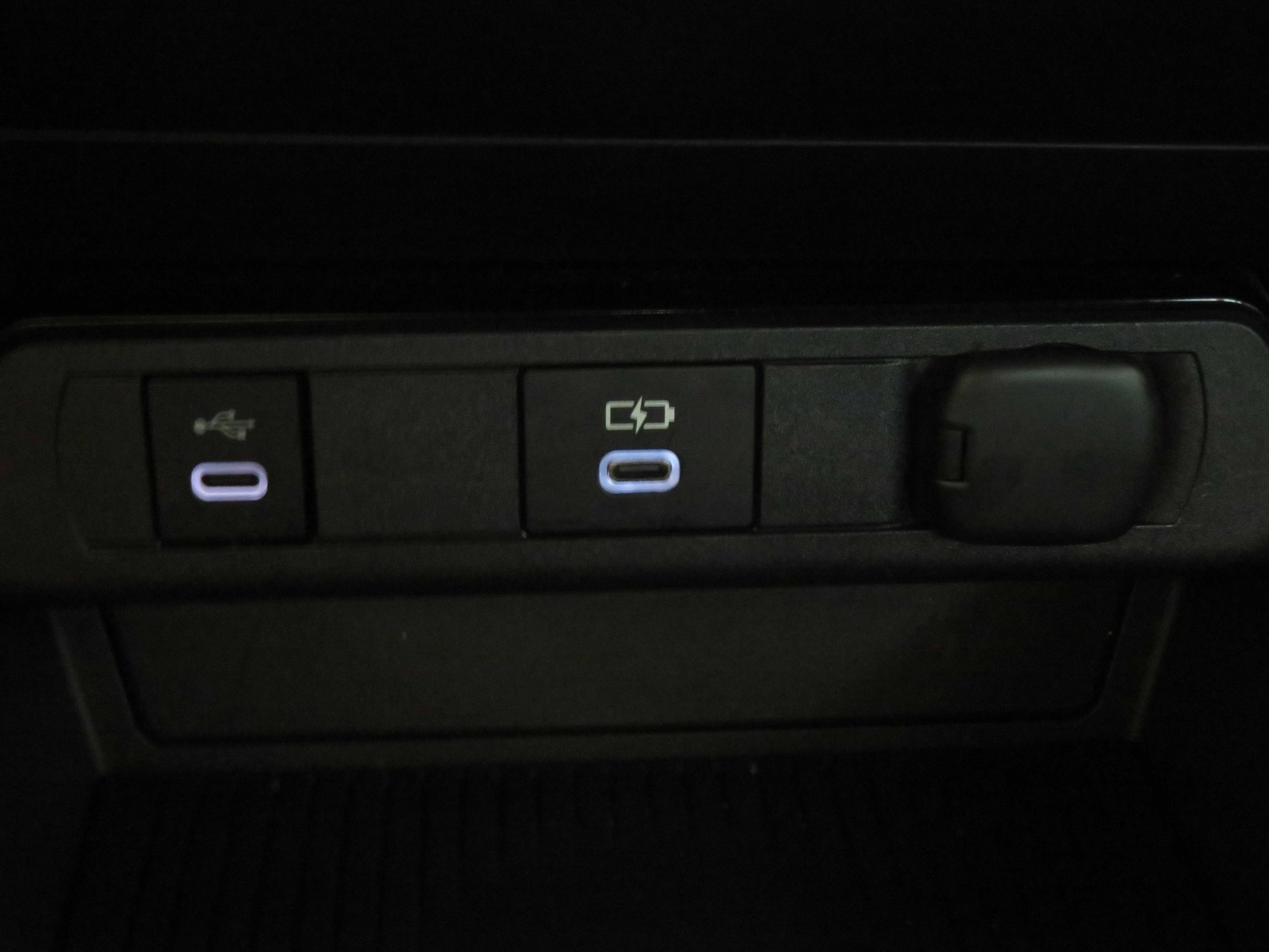 Used 2025 Toyota Prius LE image 34