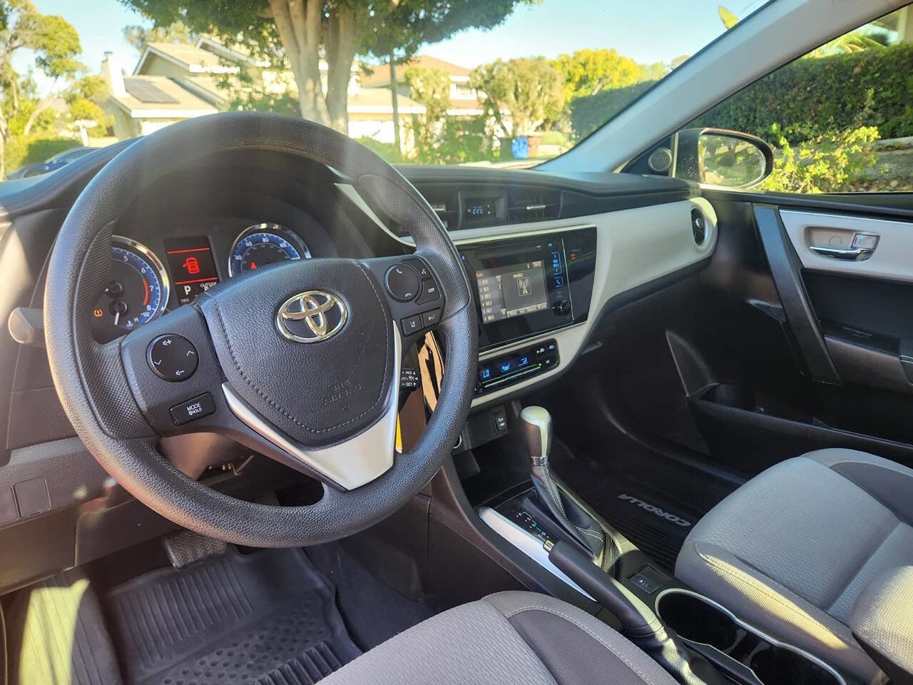 Used 2018 Toyota Corolla LE image 20