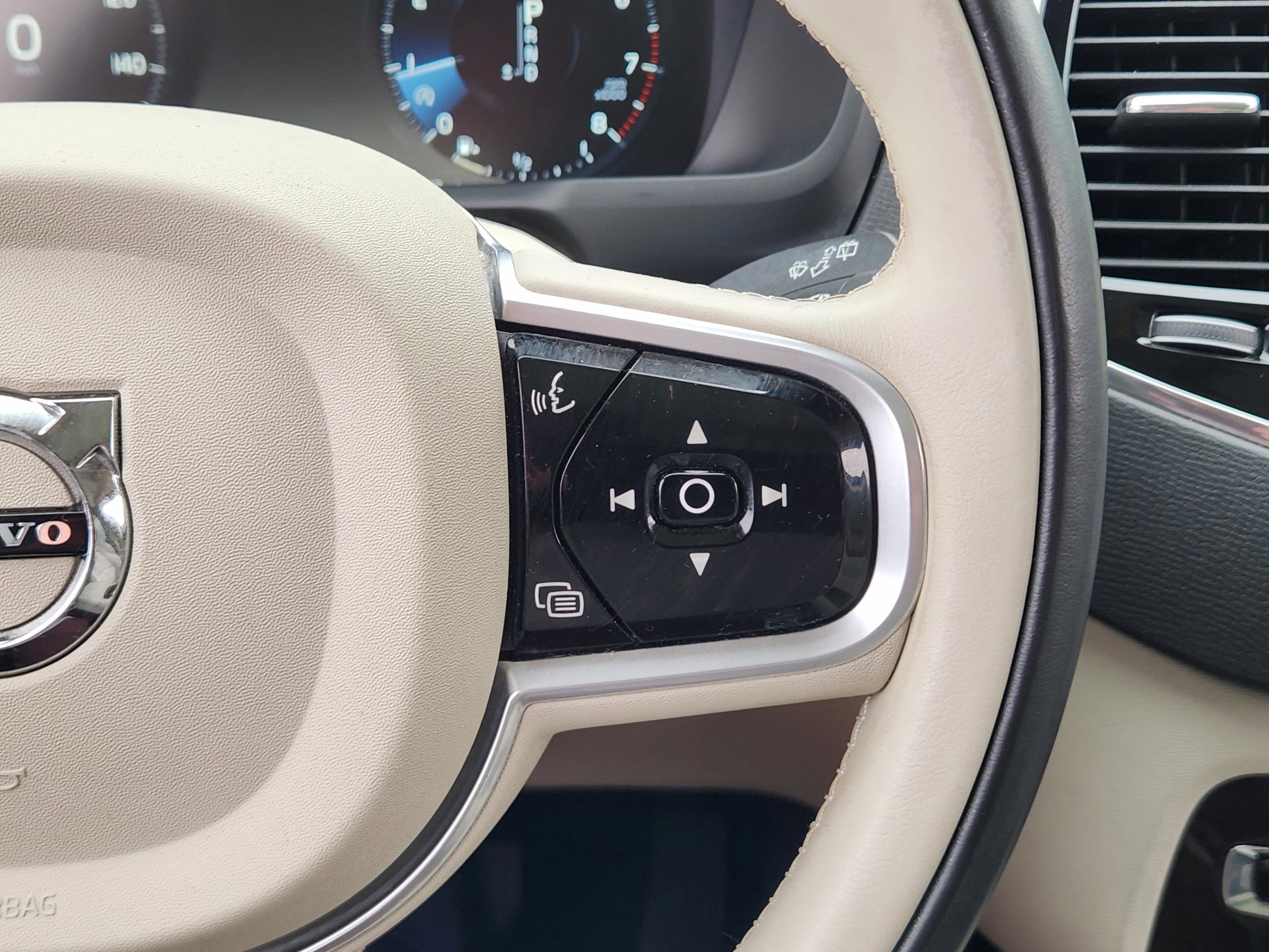 Used 2018 Volvo XC90 T6 Momentum AWD/4WD image 19