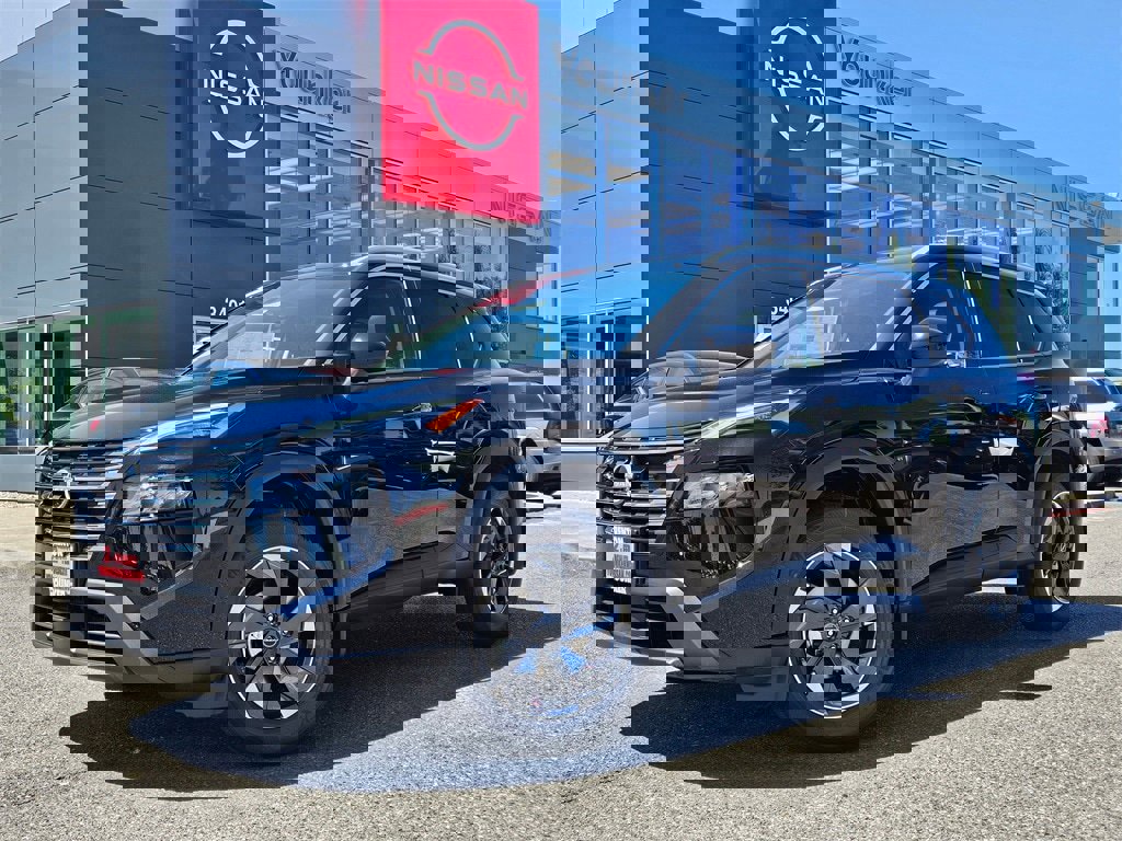 New 2025 Nissan Rogue SV w/ SV Premium Package