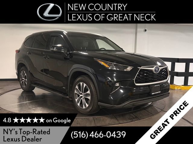 Used 2022 Toyota Highlander XLE AWD/4WD image 1