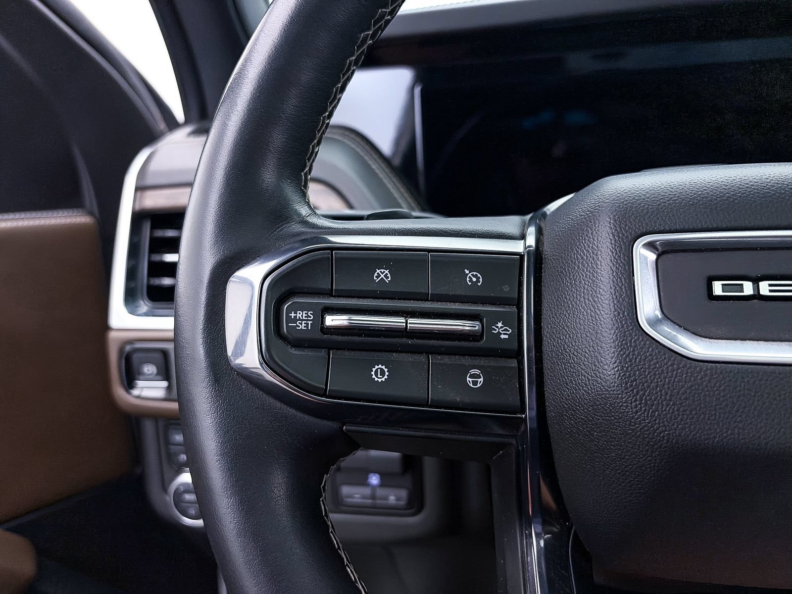 Used 2025 GMC Yukon XL Denali Ultimate AWD/4WD image 35