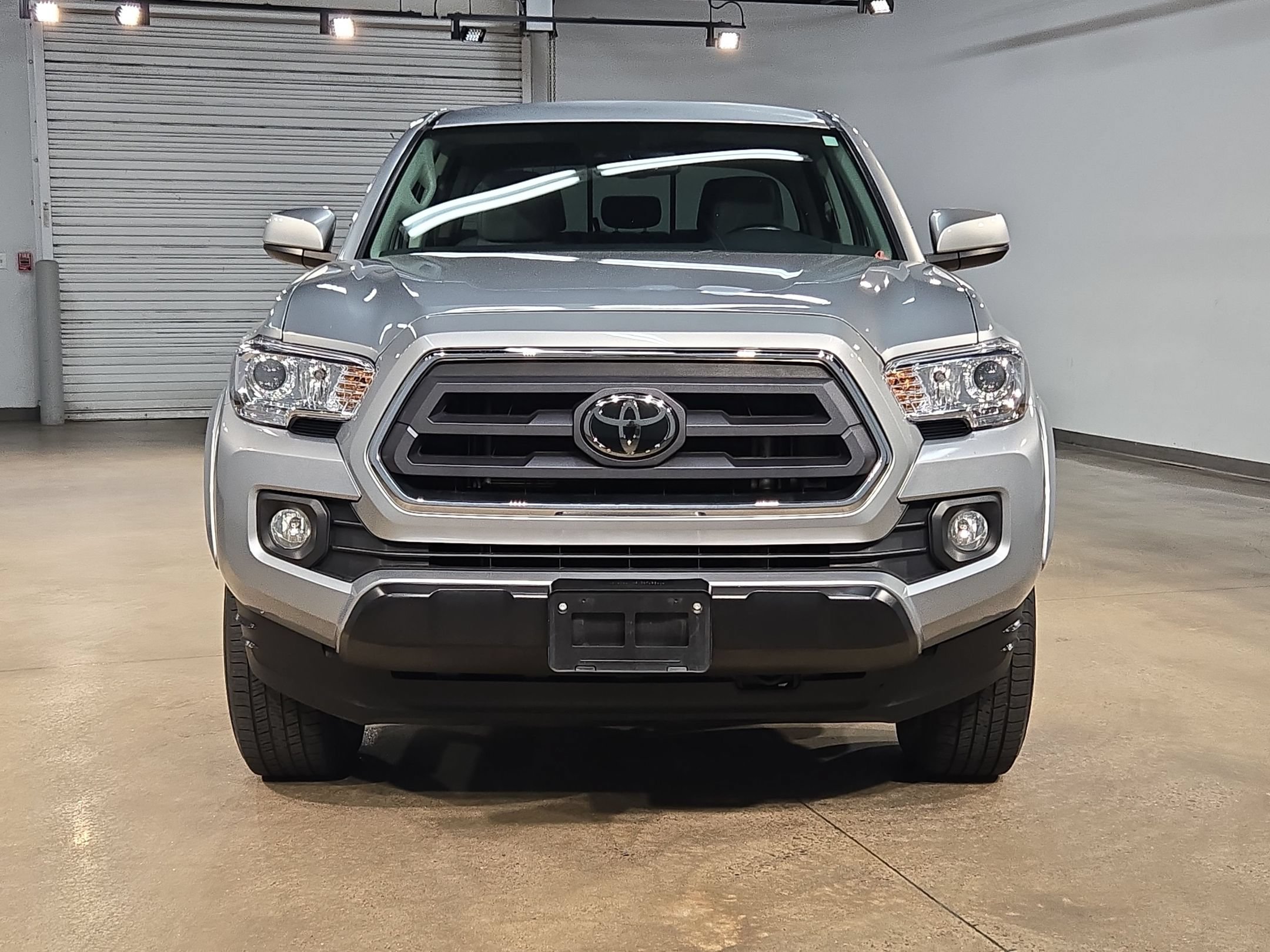 Used 2023 Toyota Tacoma SR5 RWD image 2