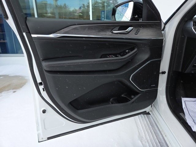 Used 2023 Jeep Grand Cherokee Overland w/ Luxury Tech Group IV image 95