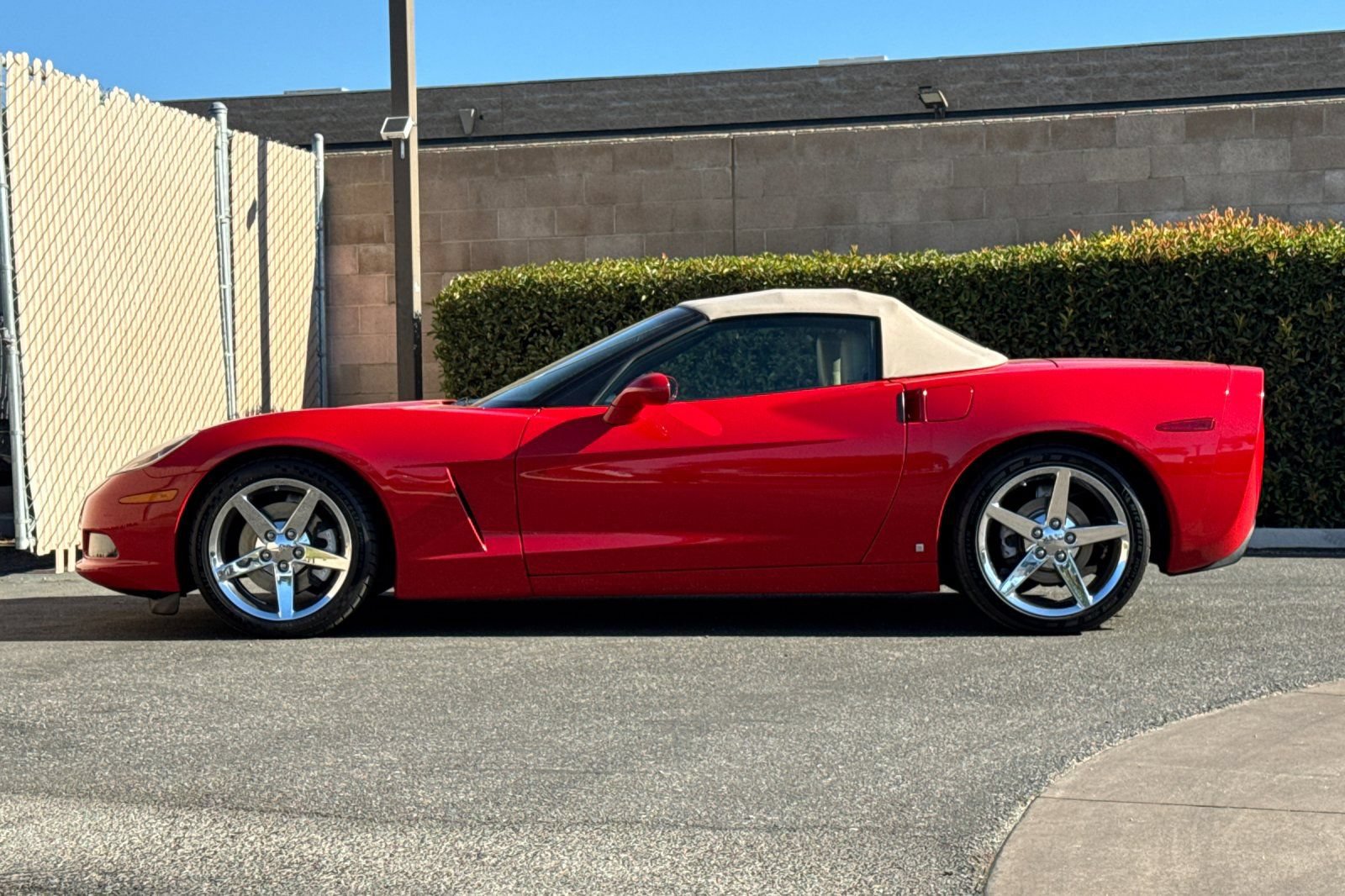Used 2006 Chevrolet Corvette Convertible w/ Preferred Equipment Group RWD image 7