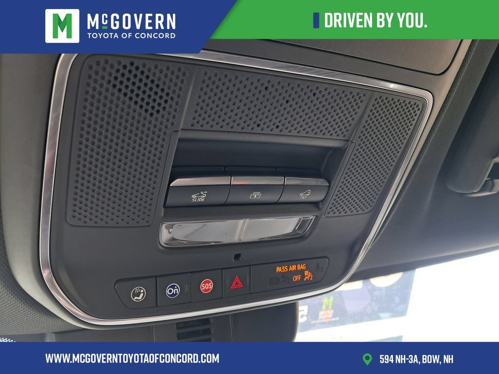 Used 2024 Chevrolet Traverse RS AWD/4WD image 31
