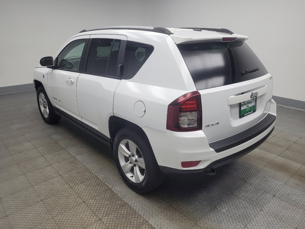 Used 2017 Jeep Compass Latitude w/ Sun/Sound Group AWD/4WD image 3