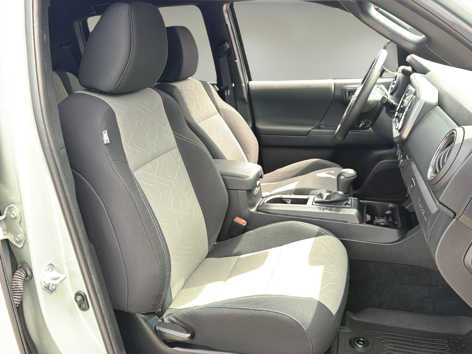 Used 2022 Toyota Tacoma TRD Sport w/ Technology Package RWD image 18