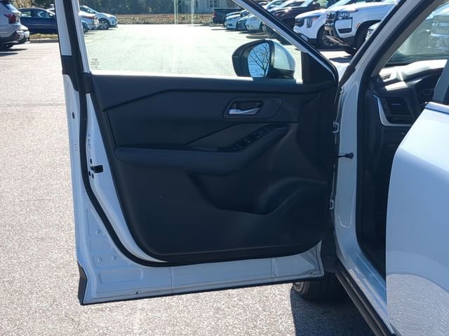 Used 2024 Nissan Rogue SV image 19