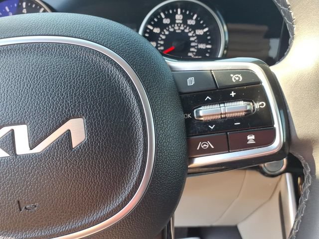Used 2024 Kia Carnival EX FWD image 21