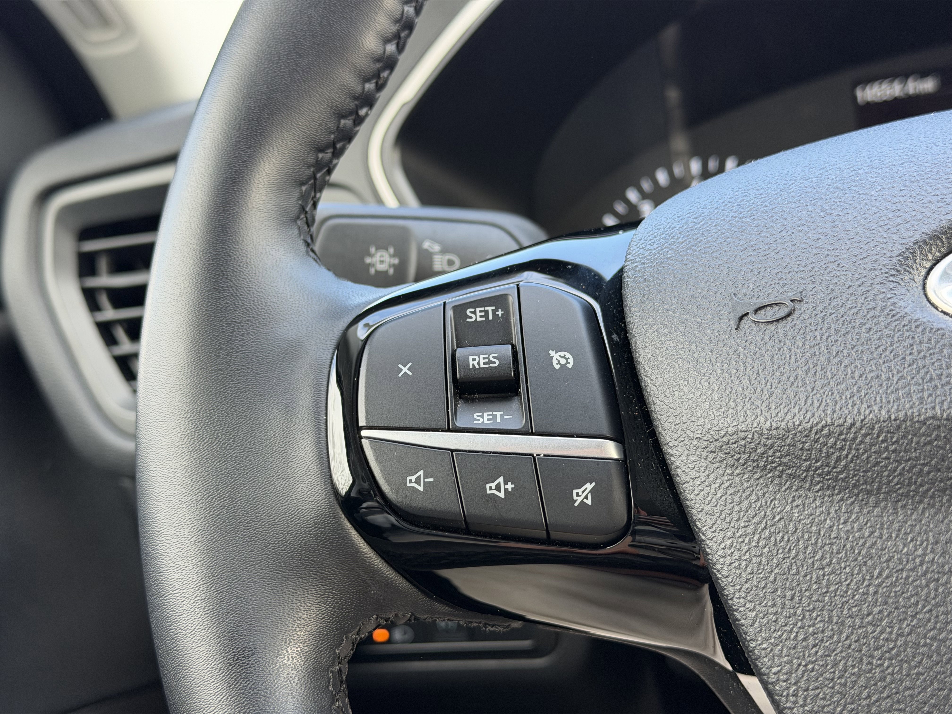 Used 2022 Ford Escape SE w/ Cold Weather Package image 17