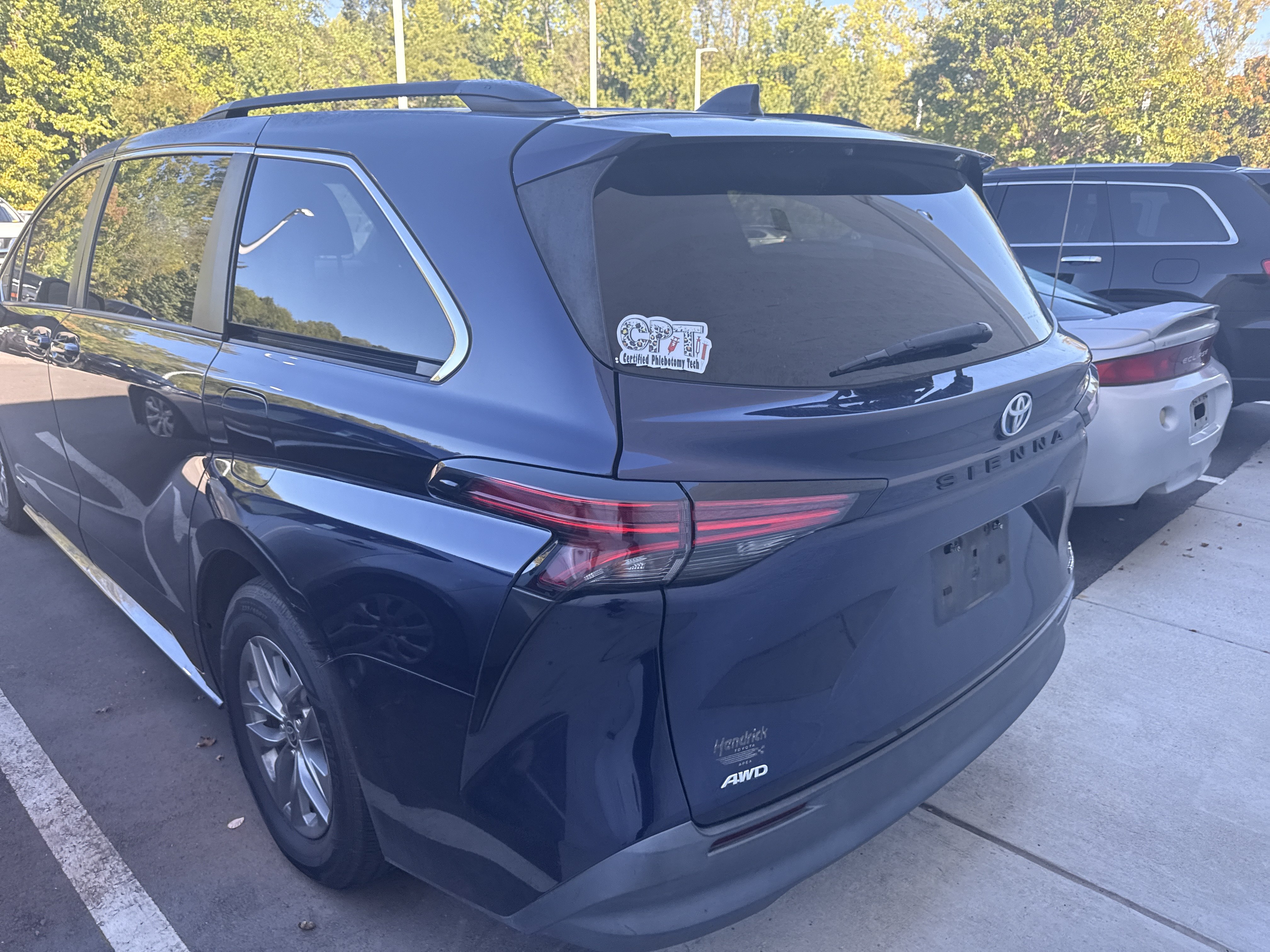 Used 2021 Toyota Sienna LE w/ LE Plus Package AWD/4WD image 9