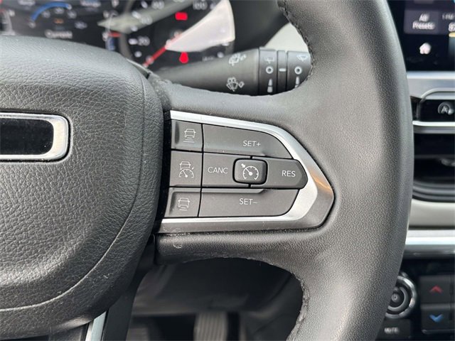 Used 2023 Jeep Compass Limited image 7