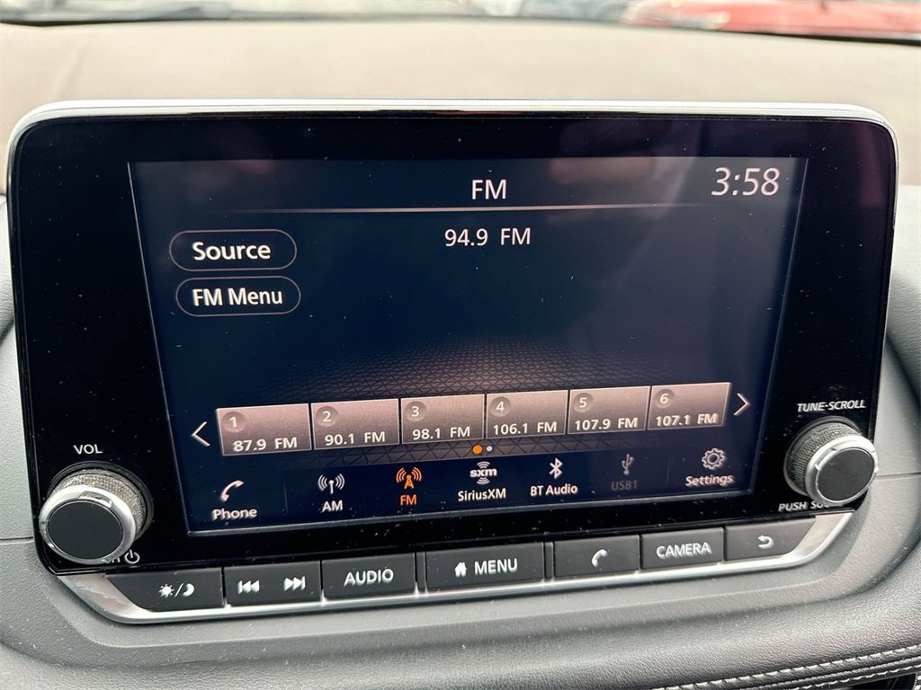 Used 2022 Nissan Rogue SV image 16