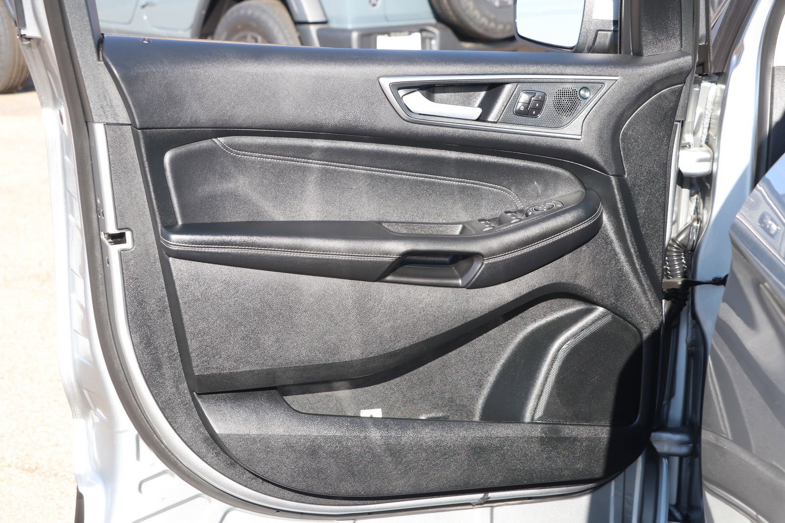 Used 2024 Ford Edge Titanium image 10