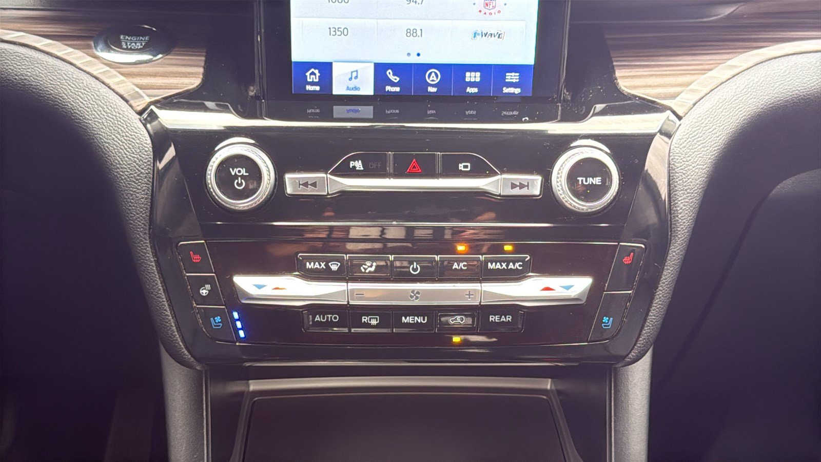 Used 2023 Ford Explorer Limited w/ Limited Technology Package RWD image 20