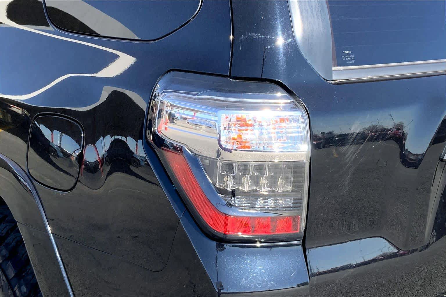 Used 2021 Toyota 4Runner TRD Off-Road Premium w/ Moonroof Package AWD/4WD image 29