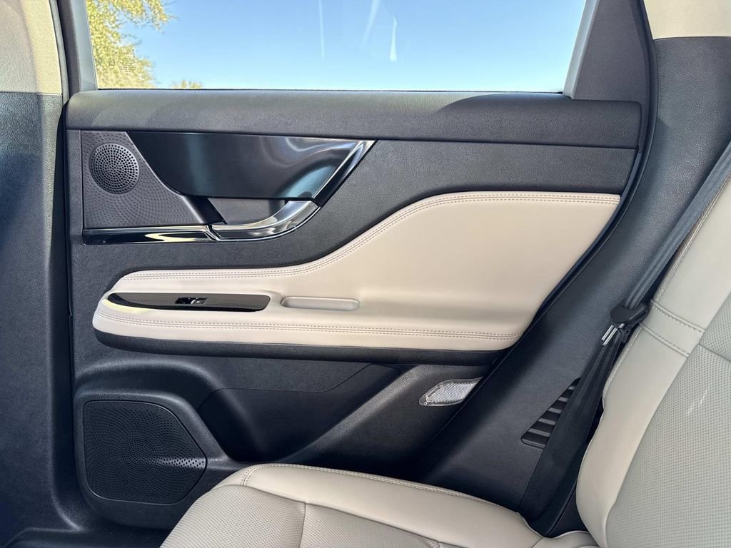 New 2026 Lincoln Corsair Premiere image 15