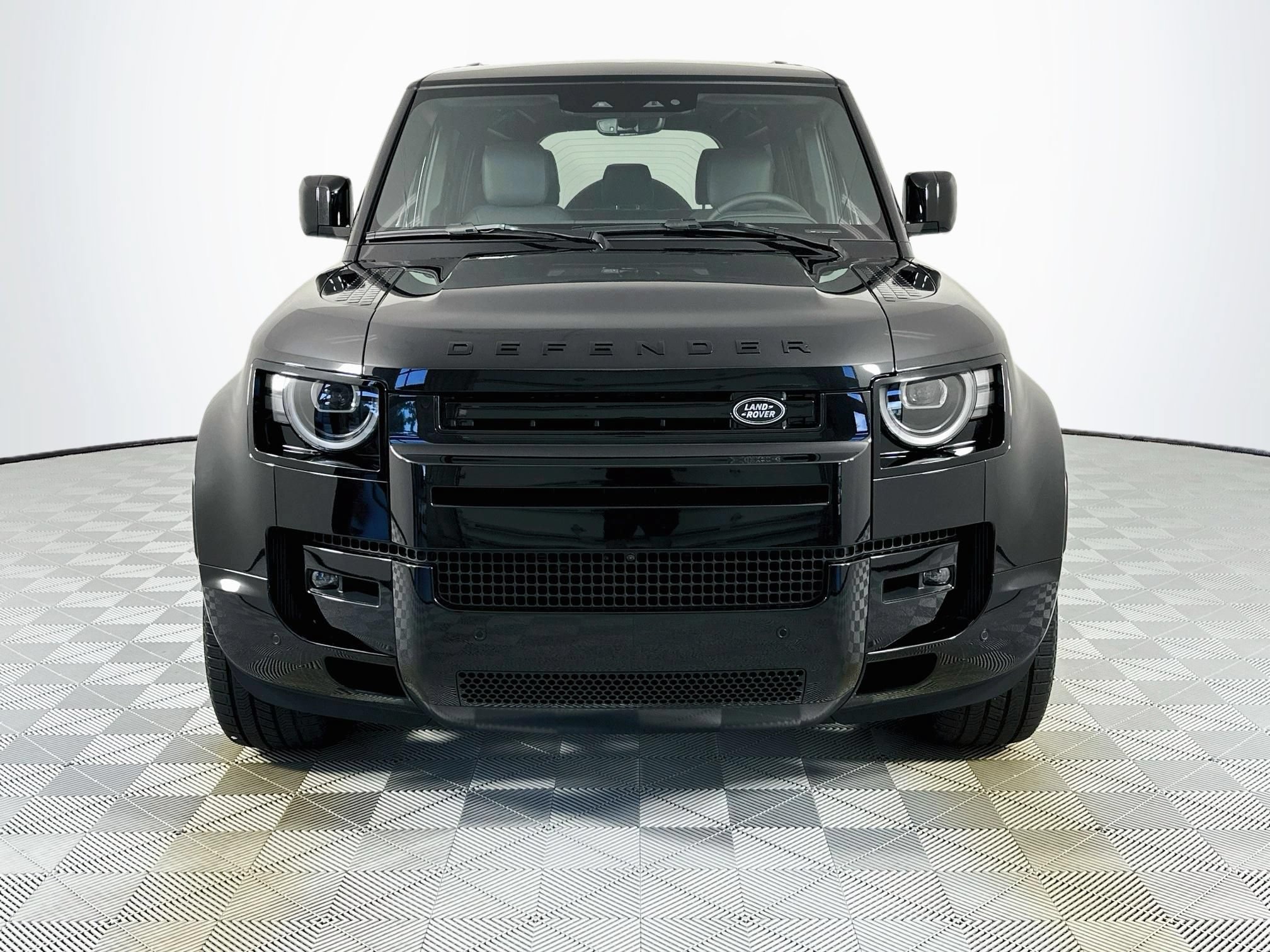 New 2026 Land Rover Defender 110 X-Dynamic SE AWD/4WD image 2