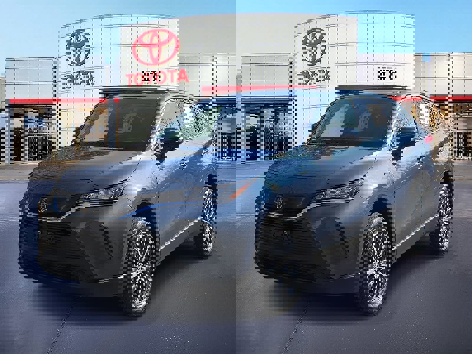 Used 2021 Toyota Venza LE image 1