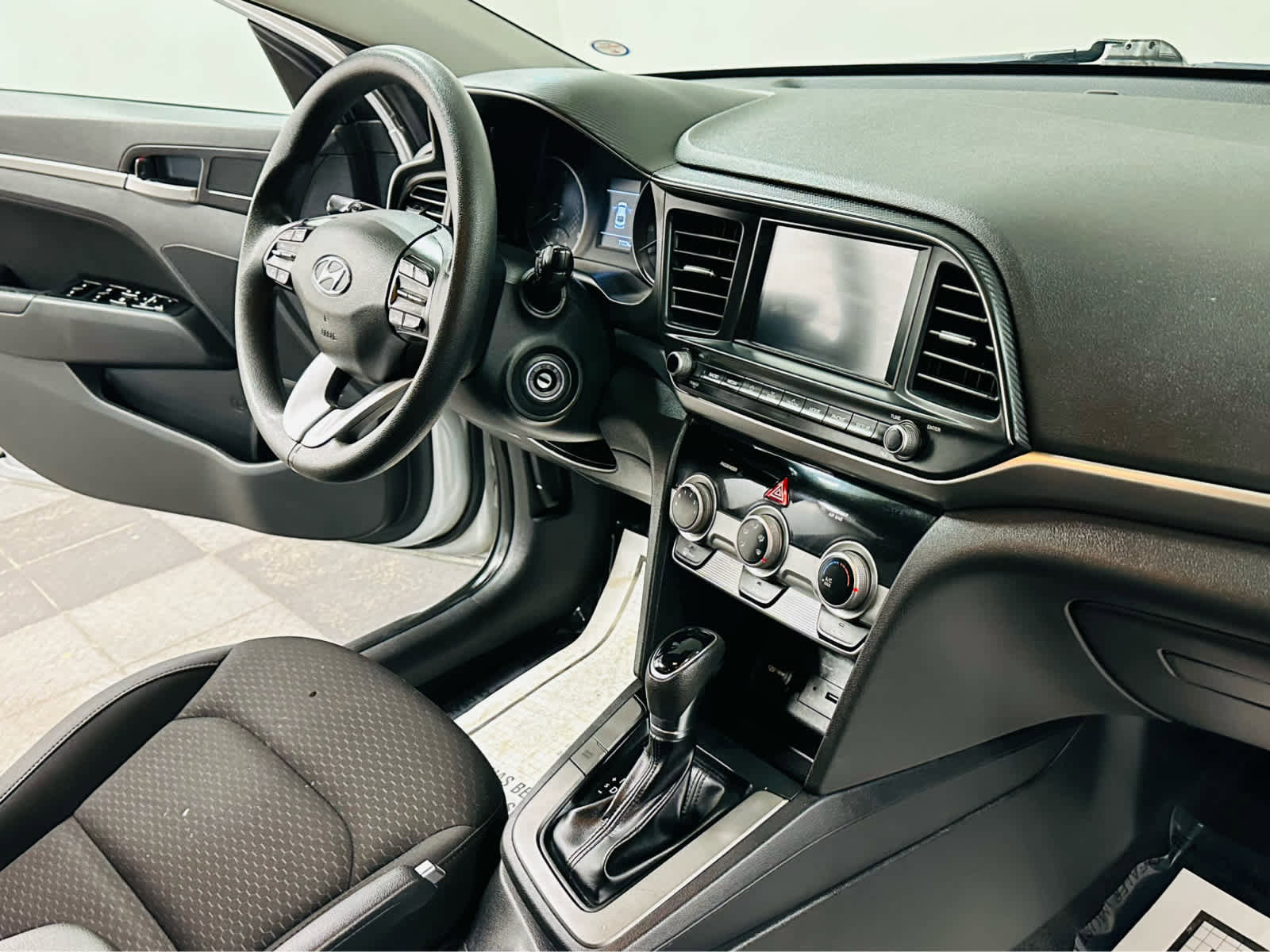 Used 2019 Hyundai Elantra SEL w/ Cargo Package FWD image 8