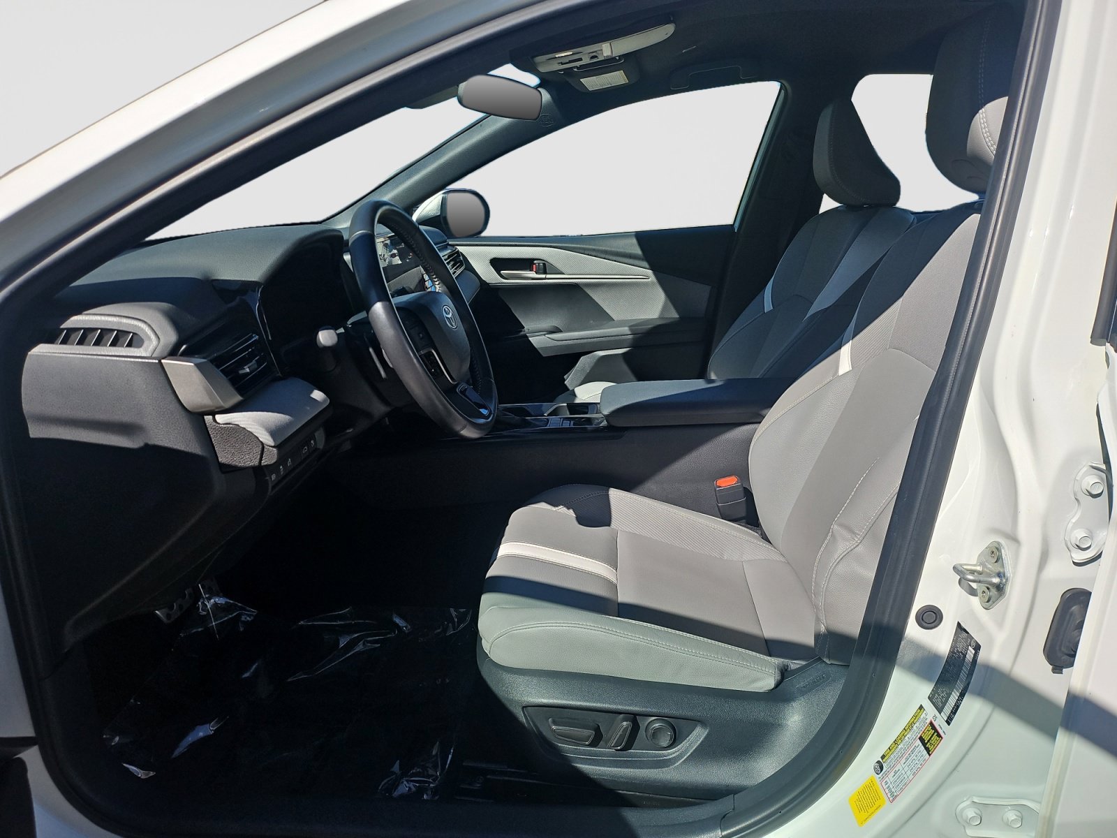 Used 2025 Toyota Camry SE FWD image 22