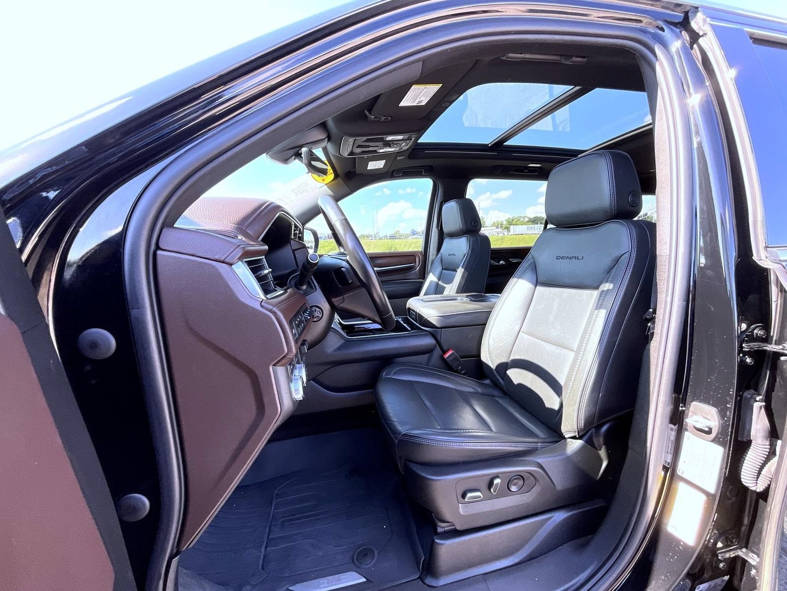 Certified 2022 GMC Yukon XL Denali w/ Denali Premium Package AWD/4WD image 10