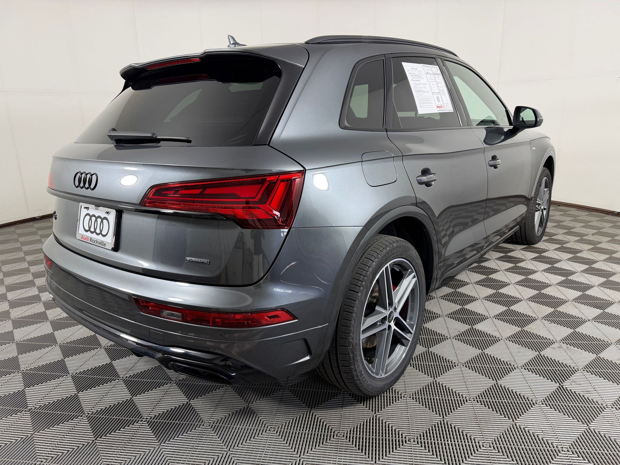 Certified 2025 Audi Q5 e Premium Plus w/ Premium Plus Package AWD/4WD image 9