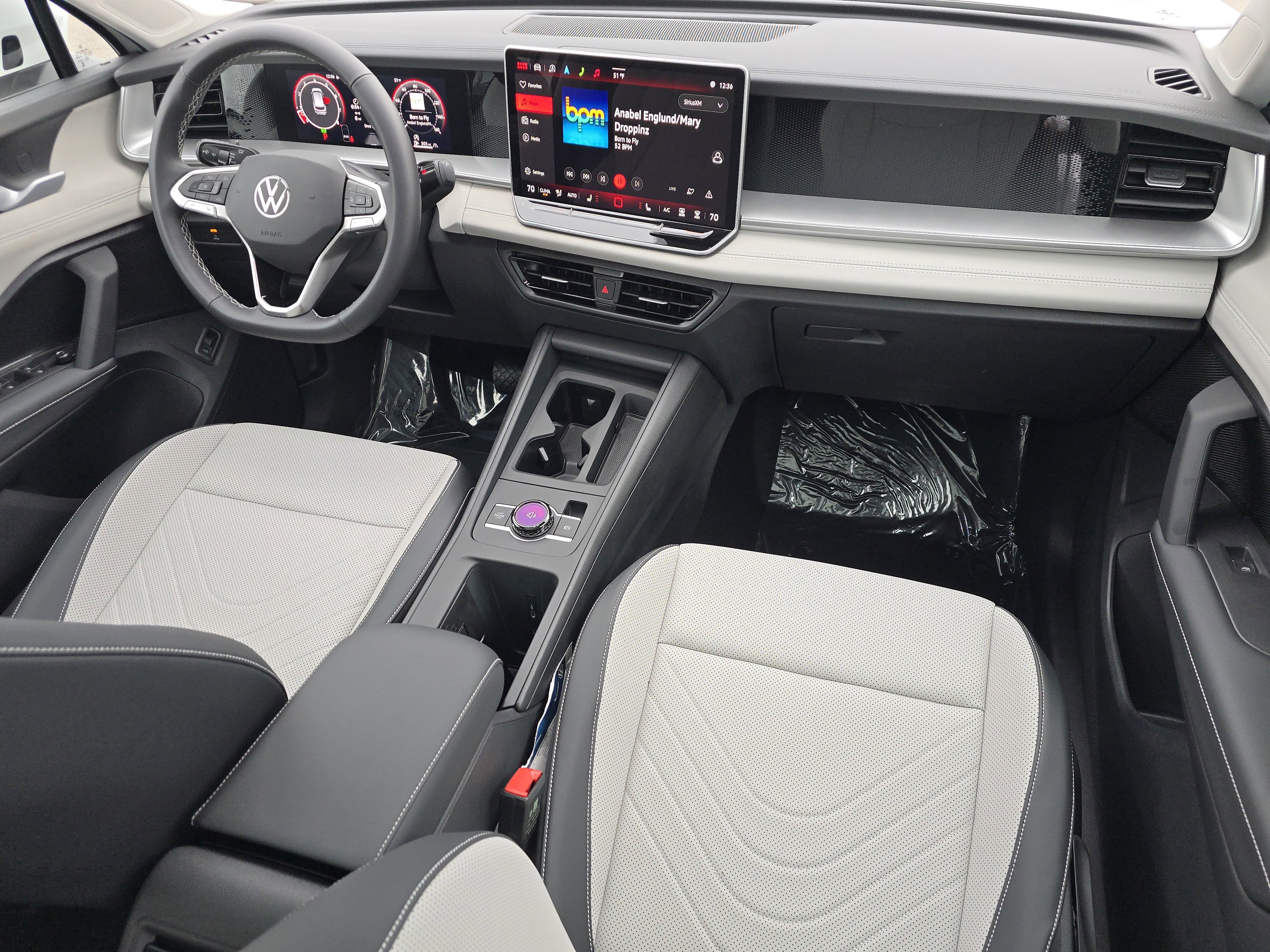 New 2025 Volkswagen Tiguan SE image 17