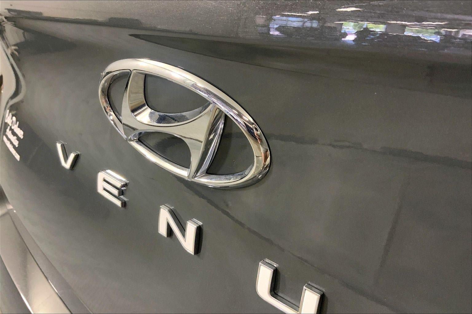 Used 2025 Hyundai Venue SEL FWD image 8