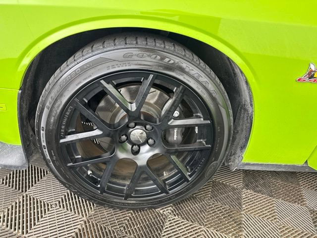 Used 2015 Dodge Challenger R/T Scat Pack w/ Scat Pack Appearance Package RWD image 28