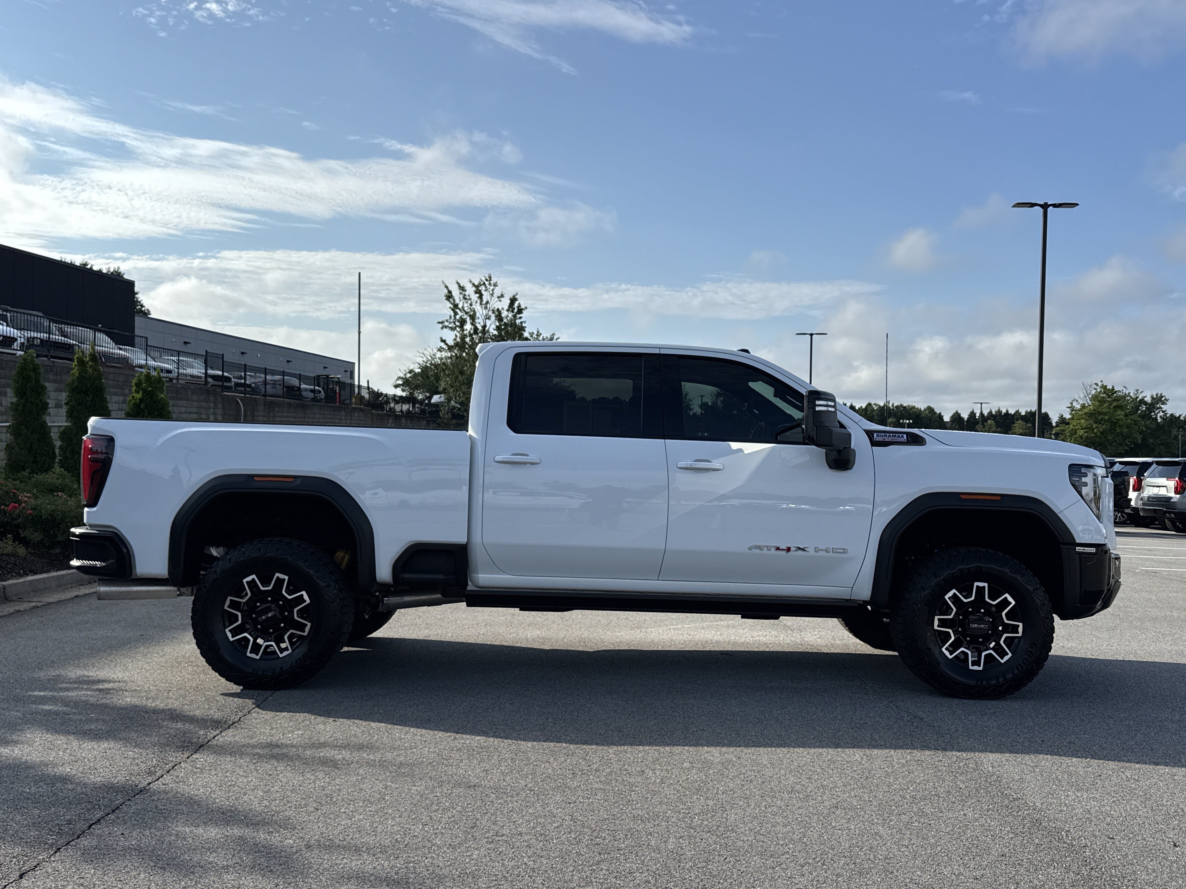 Used 2025 GMC Sierra 2500 AT4X AWD/4WD image 11