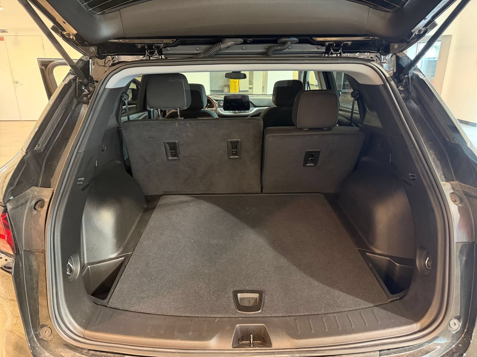Used 2025 Chevrolet Blazer LT FWD image 31