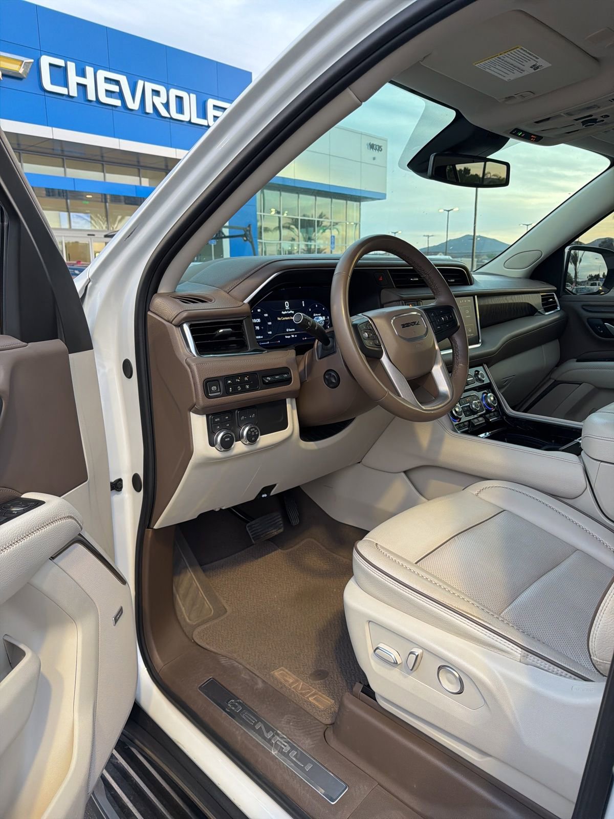 Used 2023 GMC Yukon XL Denali image 24