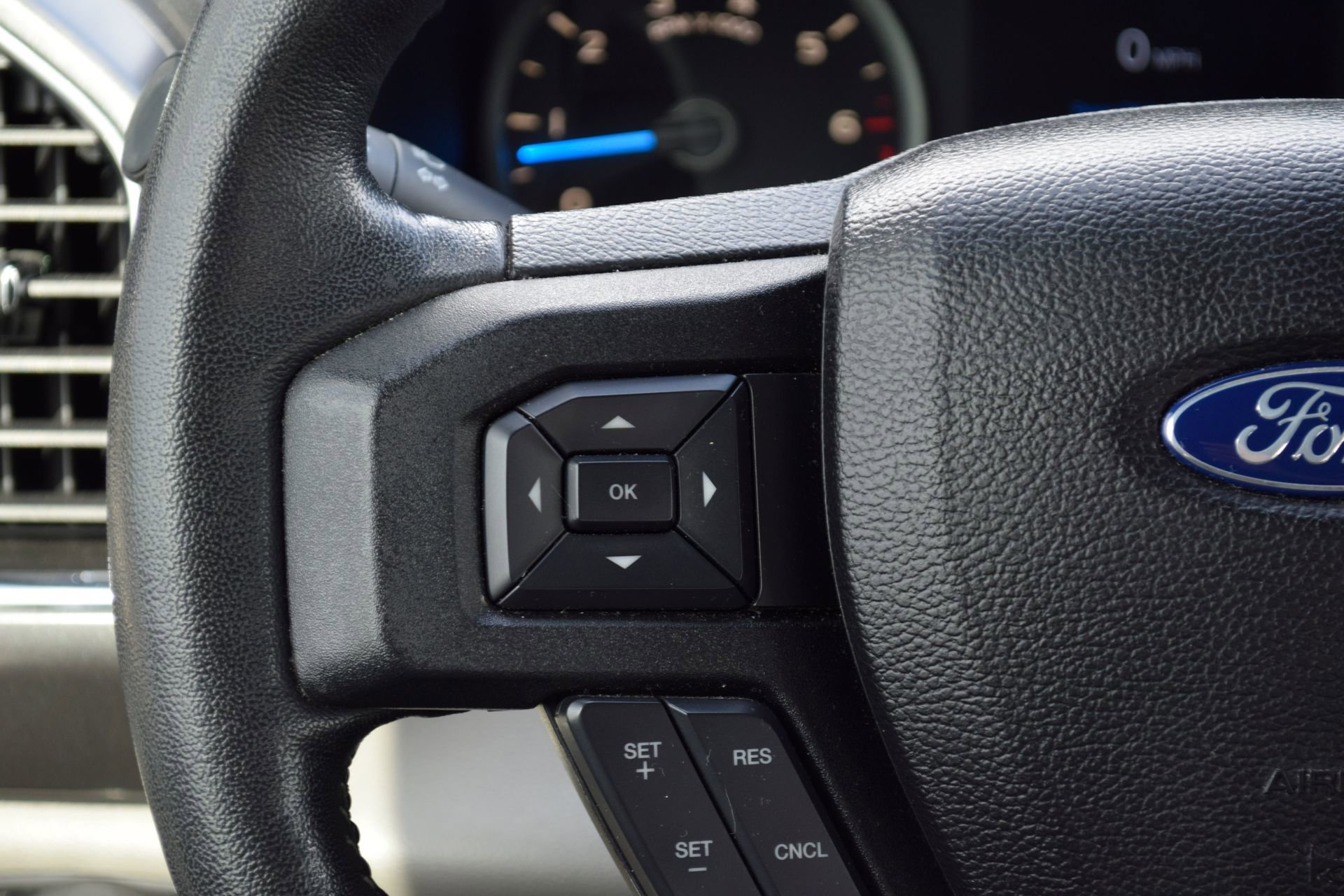 Used 2017 Ford F150 XLT w/ Equipment Group 302A Luxury image 9