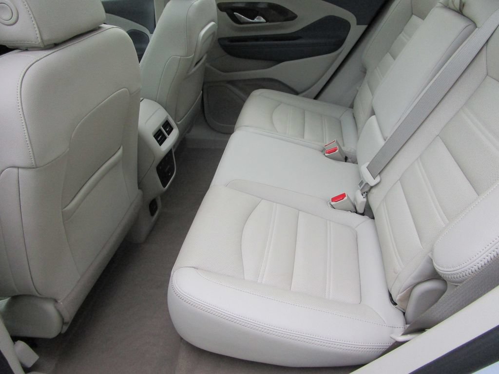 Used 2024 GMC Terrain Denali w/ Denali Premium Package AWD/4WD image 20