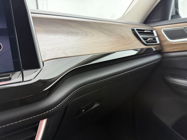 Used 2025 Volkswagen Atlas SE FWD image 23