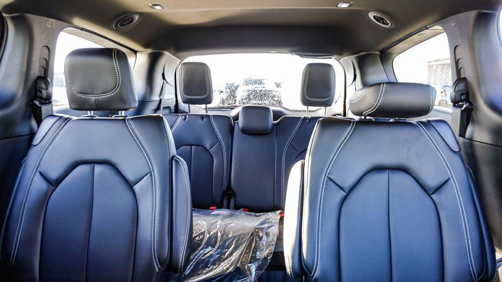 New 2026 Chrysler Pacifica Select image 26