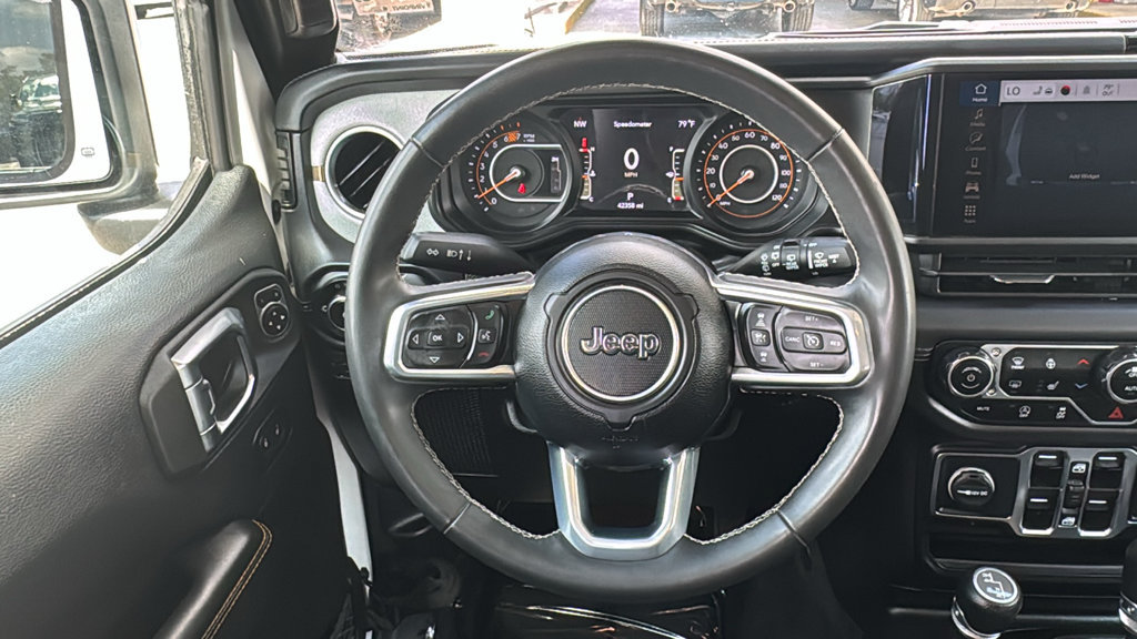 Used 2025 Jeep Wrangler Unlimited Sahara AWD/4WD image 27