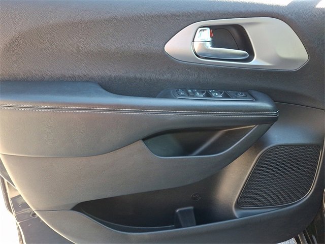 Used 2019 Chrysler Pacifica Touring Plus w/ S Appearance Package image 13