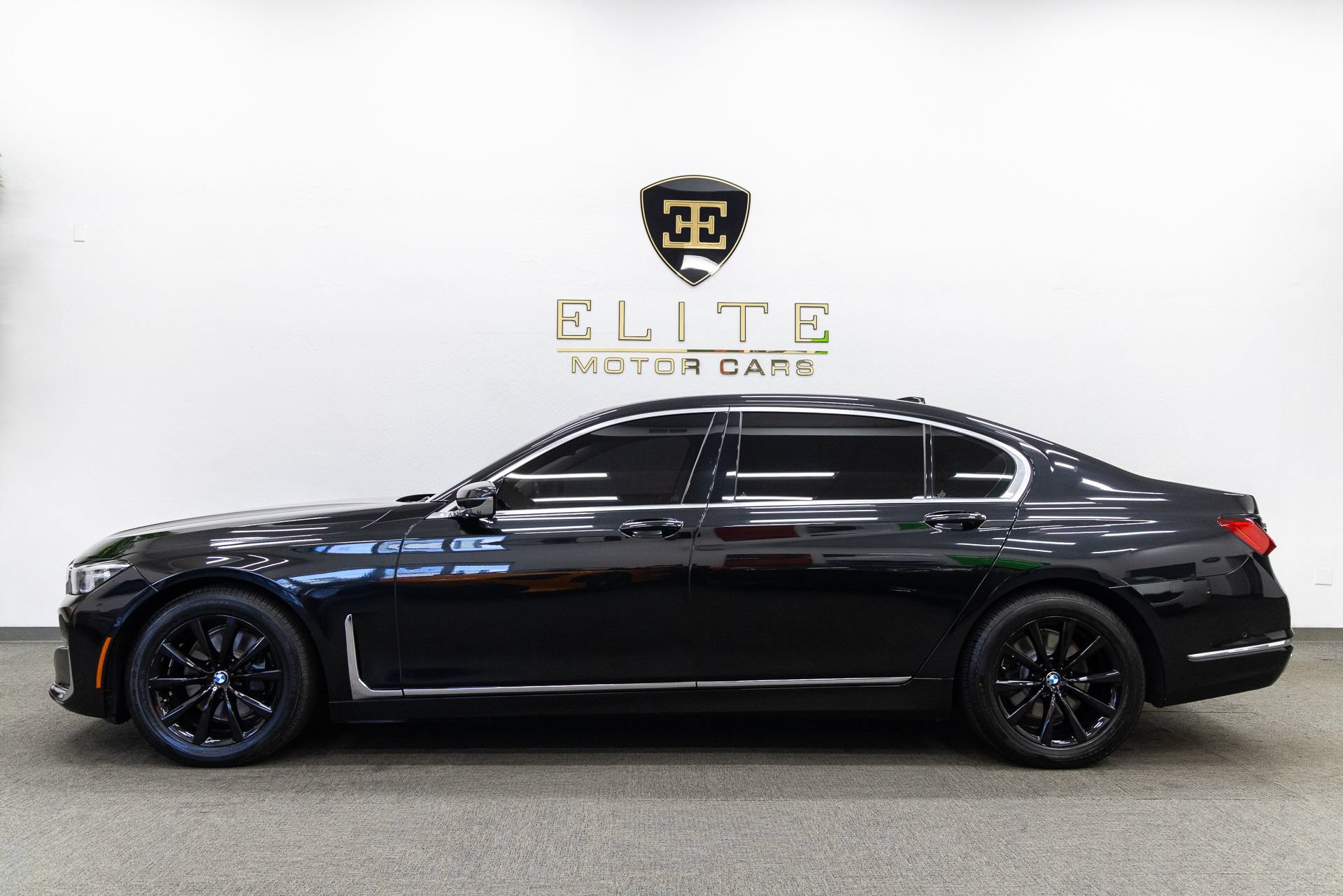 Used 2021 BMW 740i RWD image 2