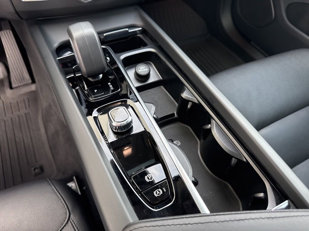 Used 2024 Volvo XC60 B5 Core w/ Protection Package Premier image 26