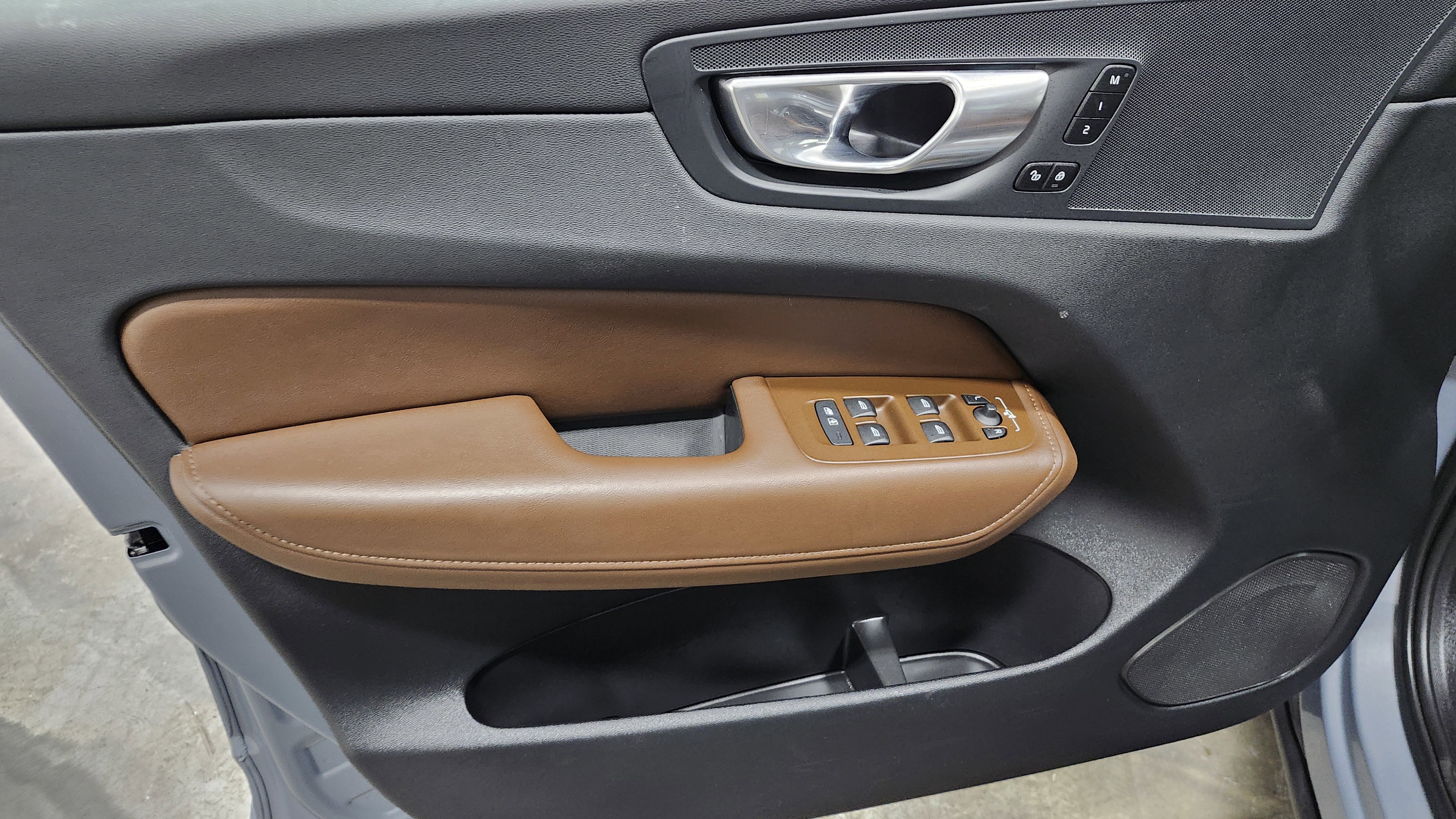 Used 2024 Volvo XC60 B5 Plus image 26