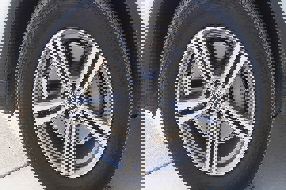 Used 2021 Mercedes-Benz GLC 300 4MATIC w/ Multimedia Package image 4